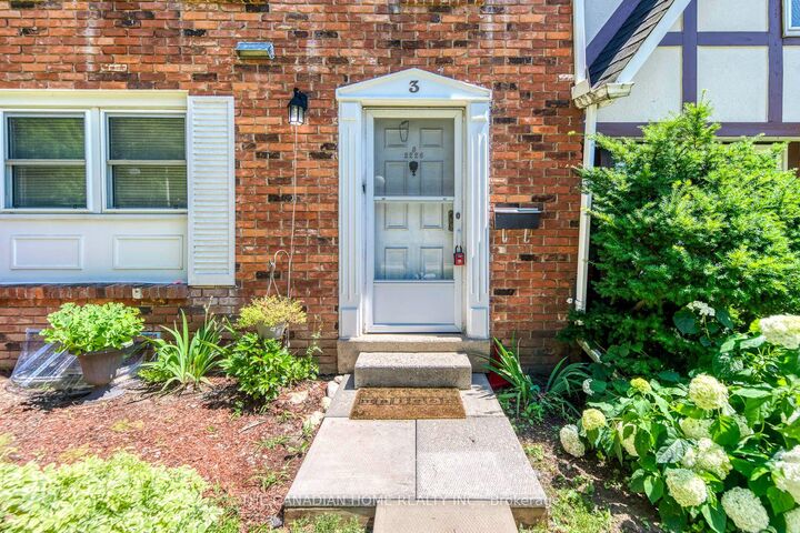 Property Photo:  2226 Upper Middle Road 3  ON L7P 2Z9 