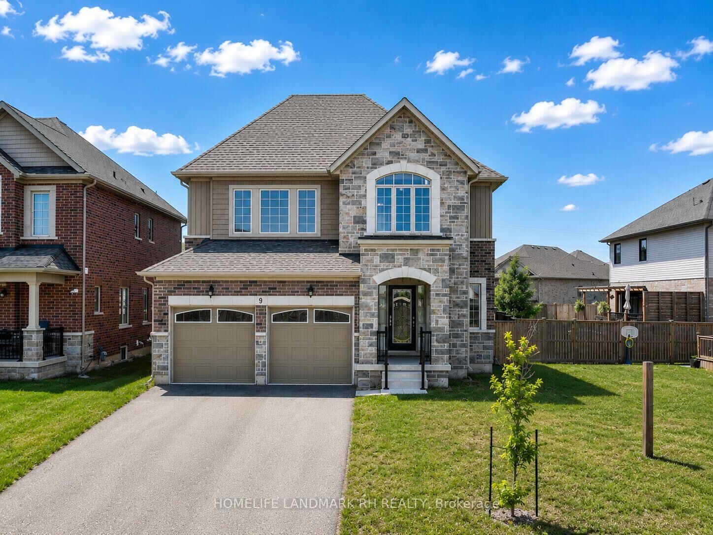 Property Photo: 9 Homestead Way ON L2V 0B7