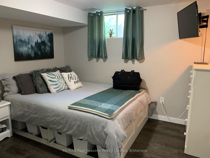 Property Photo:  57 Courtice Crescent Unit 2  ON L9Y 4N7 