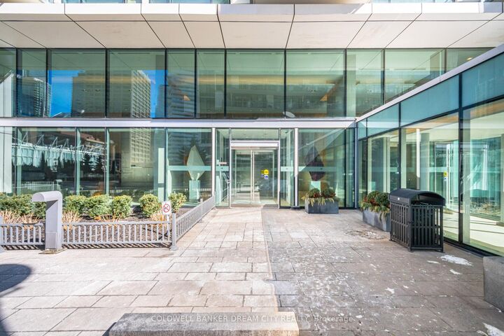 Property Photo:  39 Queens Quay E 837  ON M5E 0A4 
