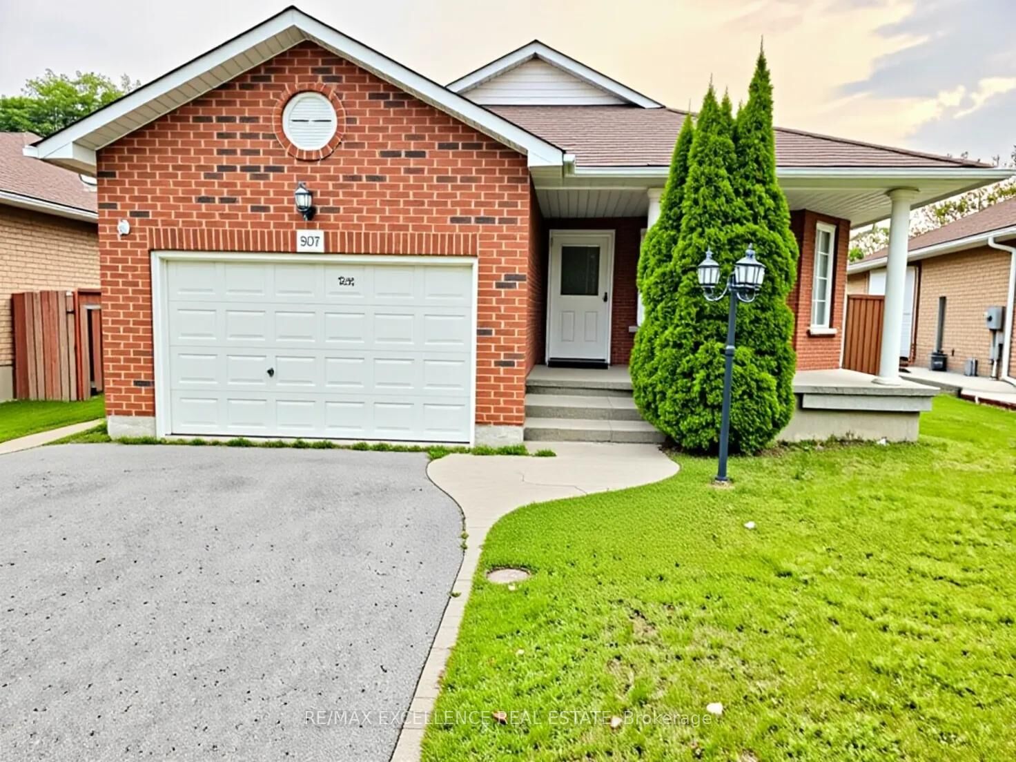 Property Photo: 307 Niagara Drive ON L1G 8A8