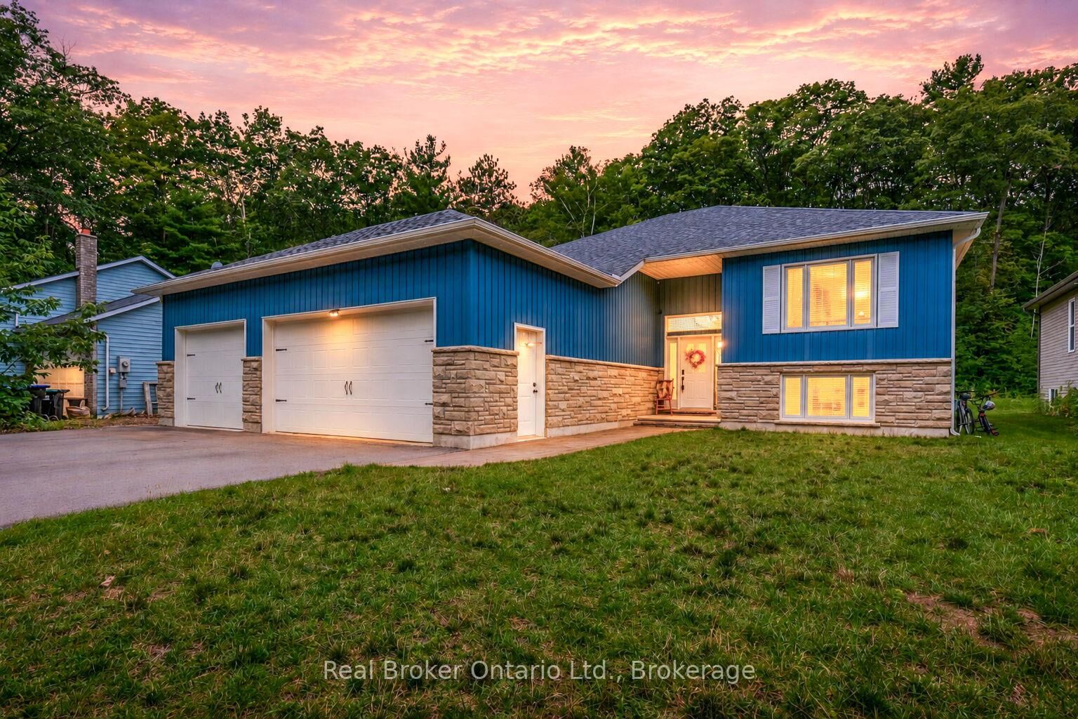 Property Photo: 204 Golf Course Road ON L9Z 1S6