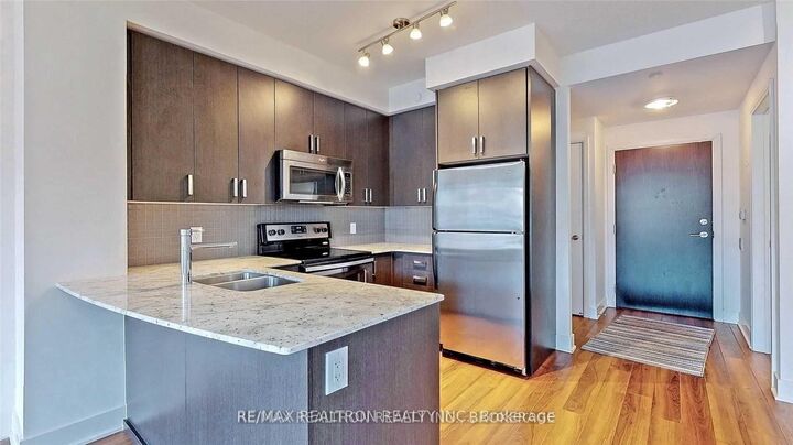 Property Photo:  7608 Yonge Street 403  ON L4J 0J5 