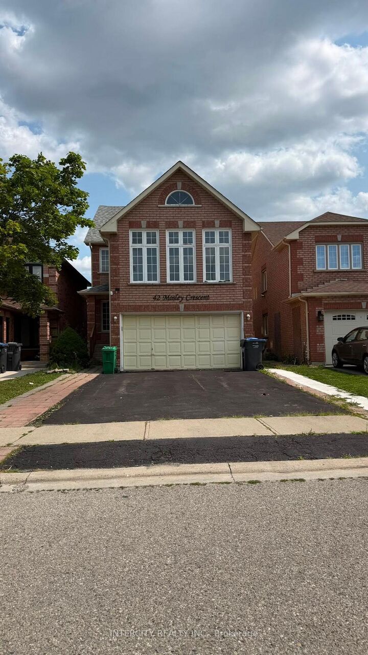 42 Mosley Crescent — photo 1
