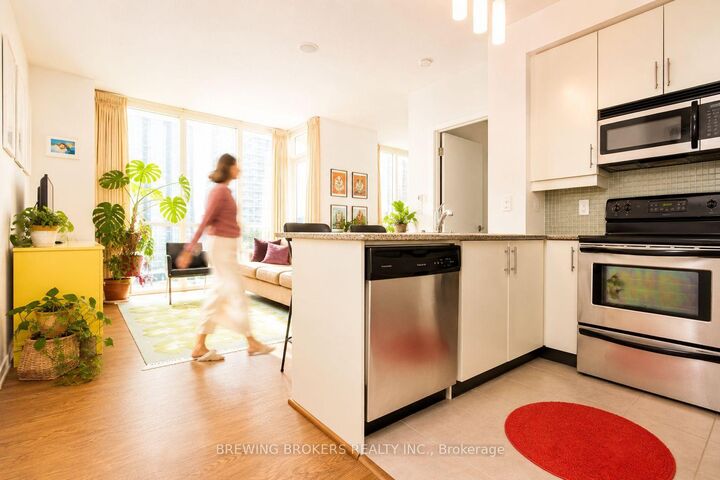 18 Harbour Street 1702 — photo 1