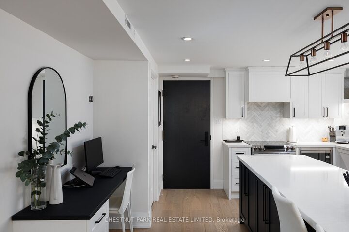 Property Photo:  40 Oaklands Avenue 203  ON M4V 2Z3 