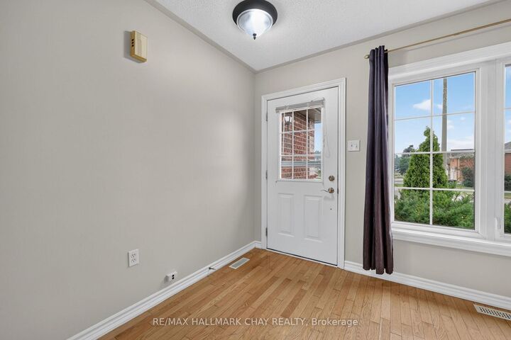 Property Photo:  39 Hanmer Street E  ON L4M 6V3 