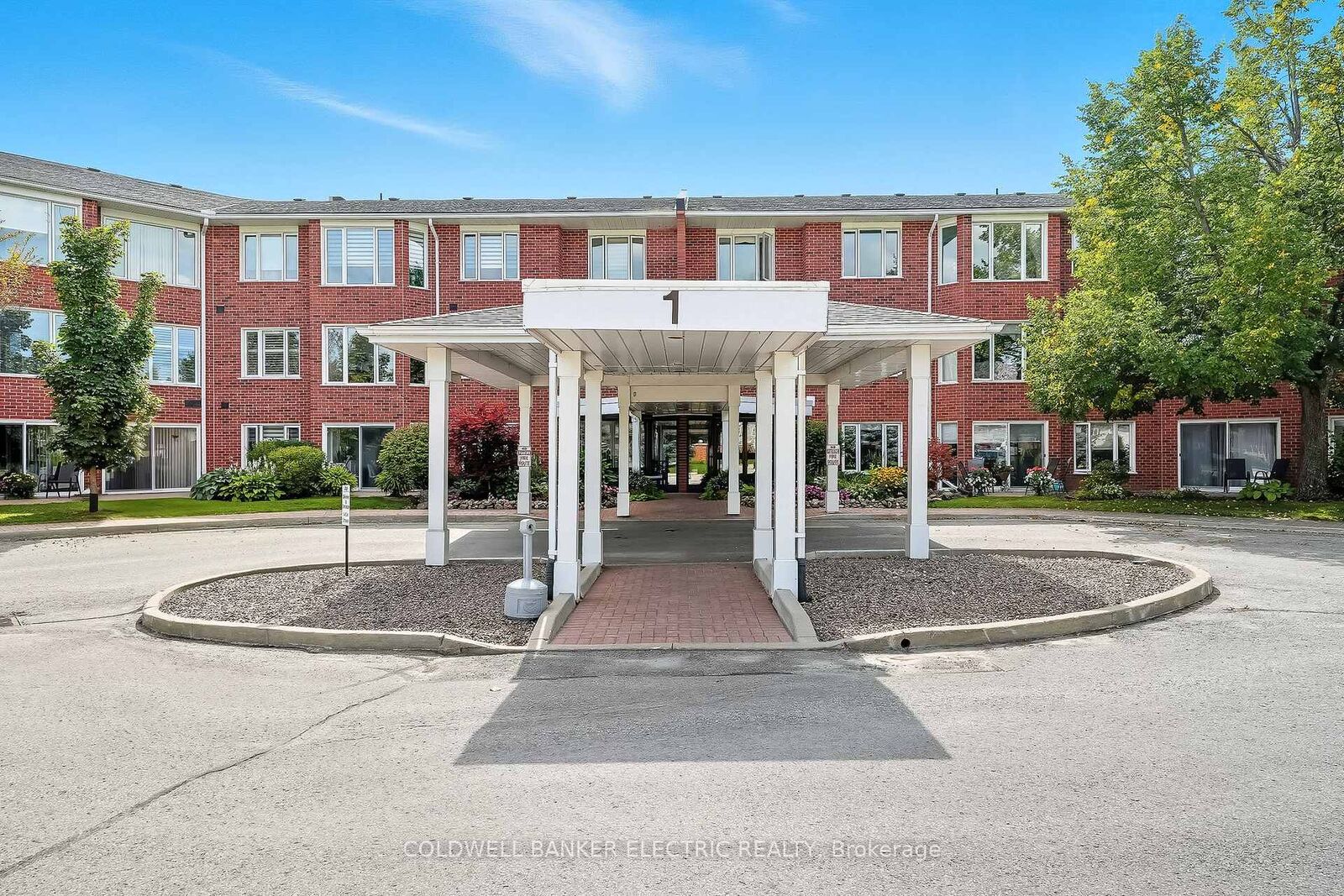 Property Photo:  1 Heritage Way 301  ON K9V 5P9 