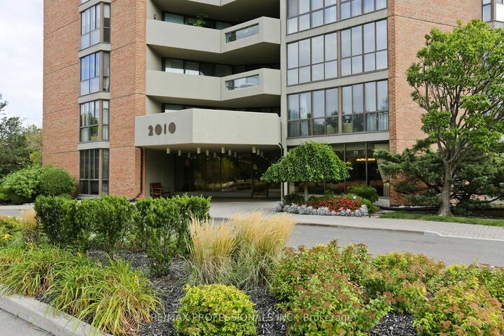 2010 Islington Avenue 1004 — photo 1