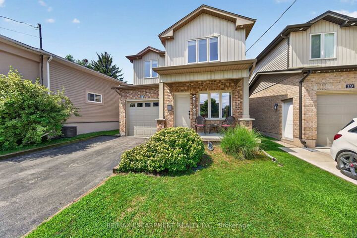 Property Photo:  17 Grantham Avenue S  ON L2P 3B3 