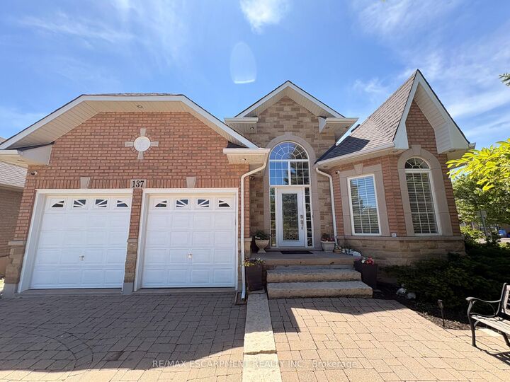 137 Pinehill Drive — photo 1