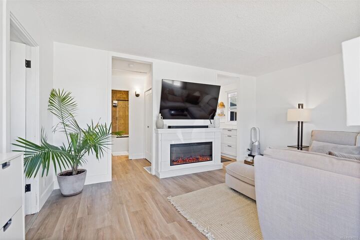 Property Photo: 1143 Lockley Rd BC V9A 4S5