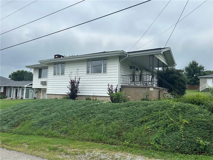 Property Photo: 1416 Hawthorne St PA 15425