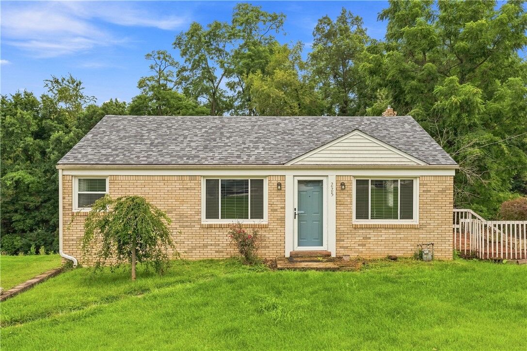 Property Photo:  225 Coral Dr  PA 15241 
