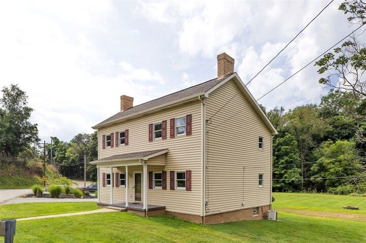 Property Photo: 690 Lakeview Drive PA 15301