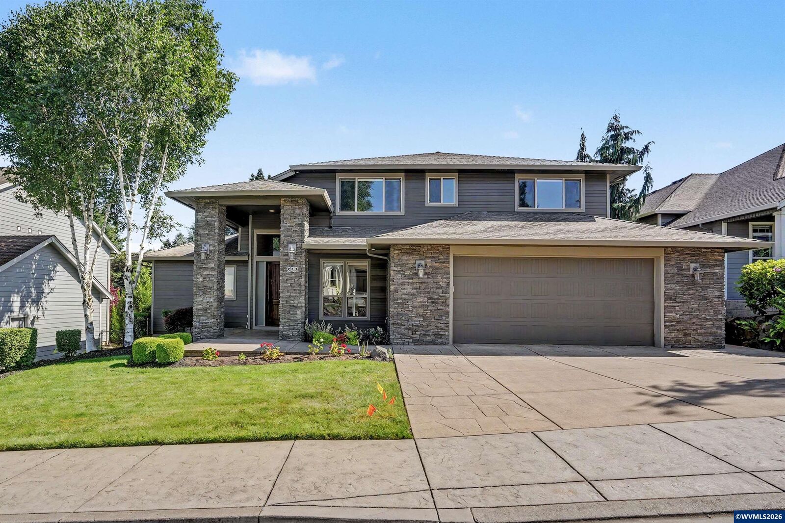 Property Photo: 822 Majestic View Av SE OR 97306