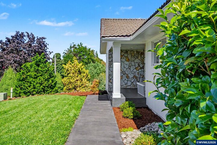 Property Photo:  3272 Basswood St NW  OR 97304 
