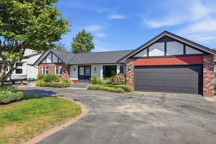 Property Photo: 26959 33 Avenue BC V4W 3G5