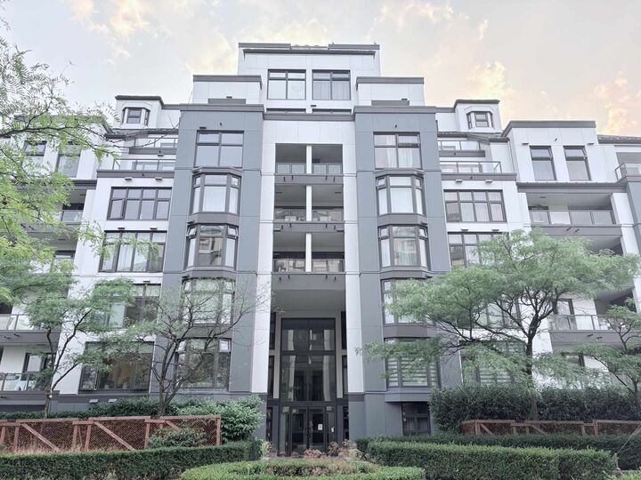 2468 E Broadway 209 — photo 1