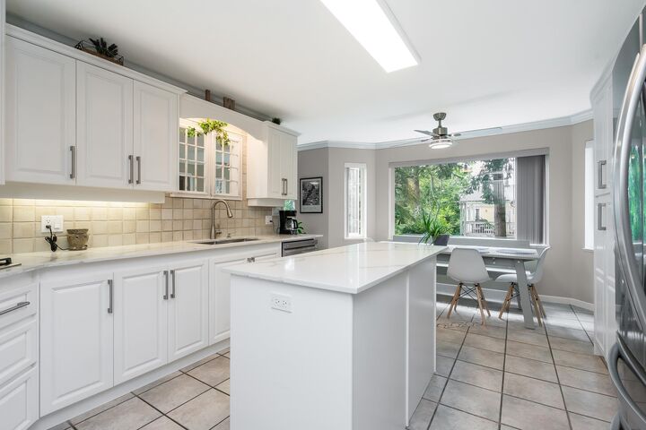 Property Photo: 14934 Thrift Avenue 201 BC V4B 2J9