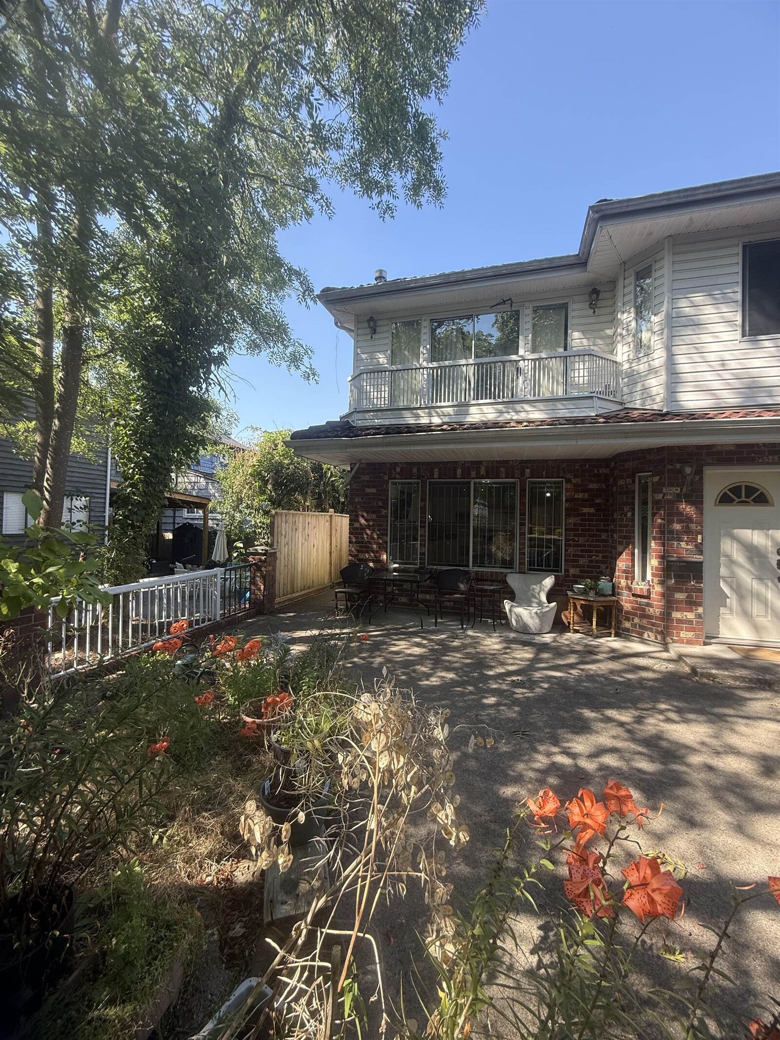 Property Photo:  623 10th Avenue 2  BC V5T 2A6 