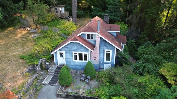 421 Campbell Road 1/2 — photo 1