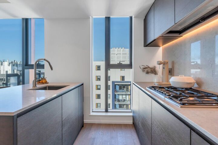 Property Photo: 1482 Robson Street 1802 BC V6G 0E4