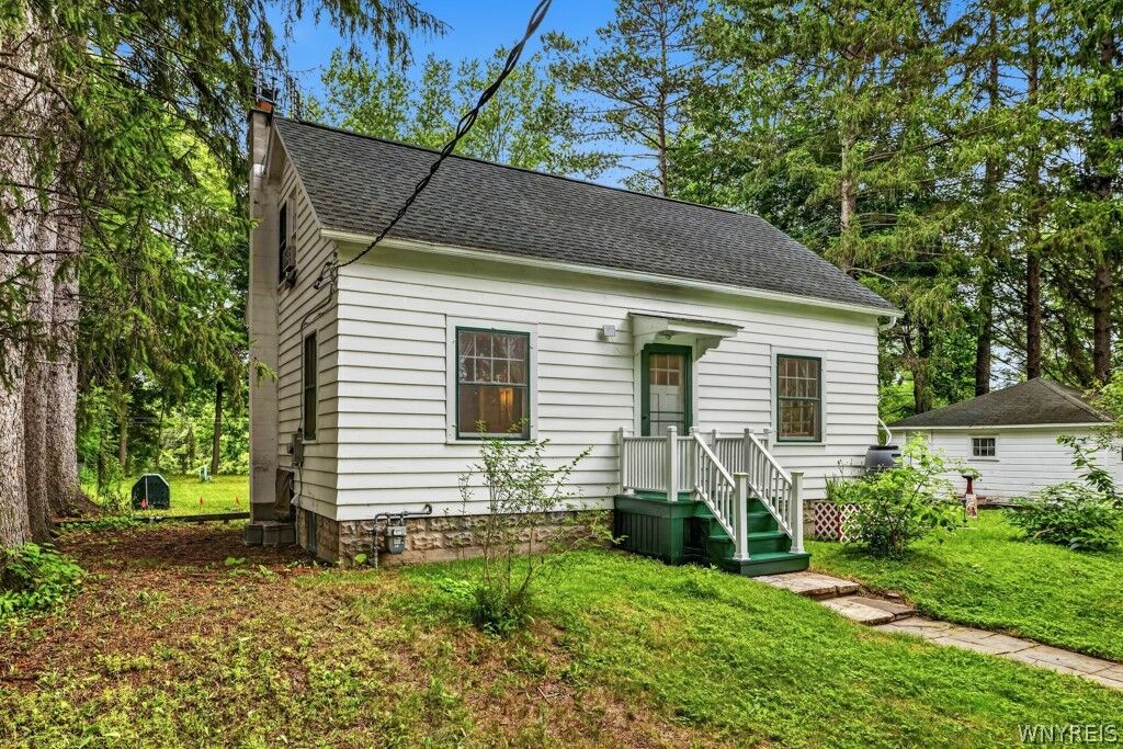 Property Photo:  4218 Tonawanda Creek Road  NY 14051 