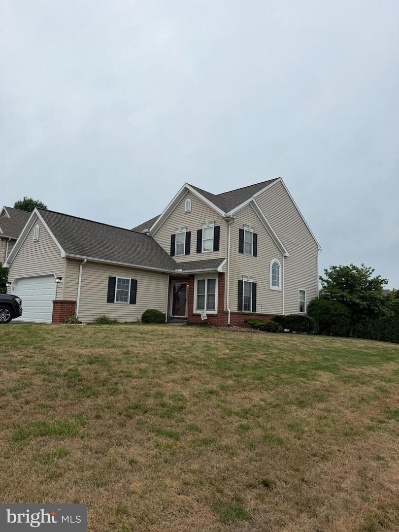 Property Photo: 470 Oak Lane PA 17078