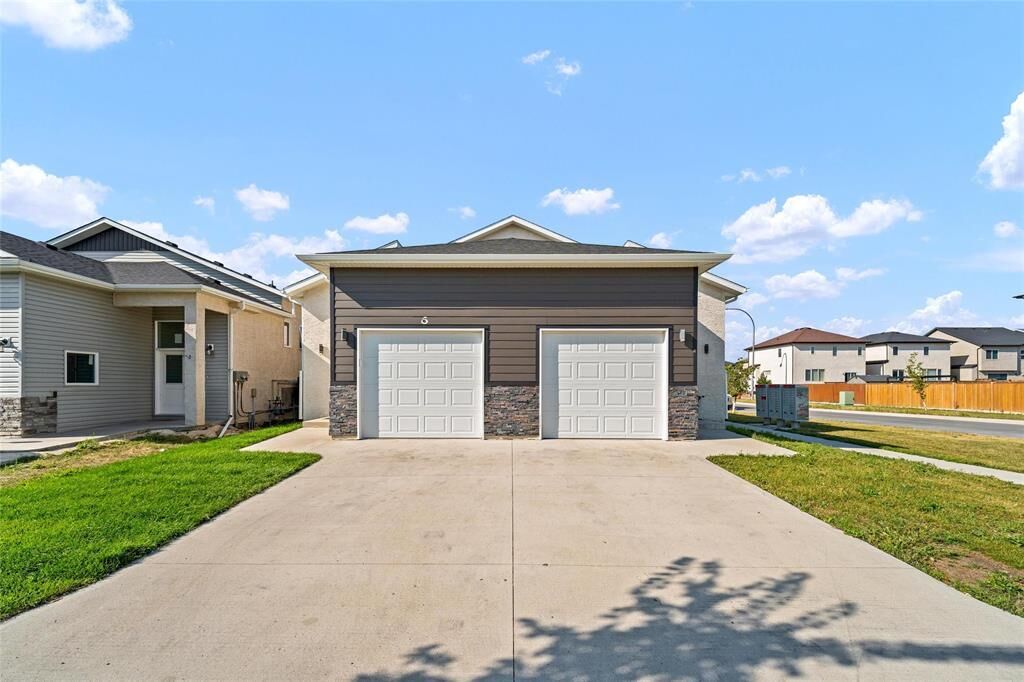 Property Photo:  6 Sawka Bay  MB R2R 3A6 