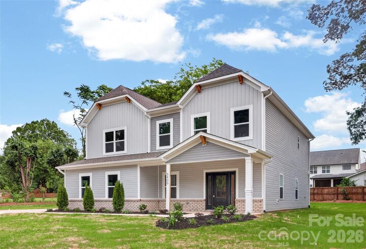 Property Photo:  9006 Pinenoll Lane  NC 28215 