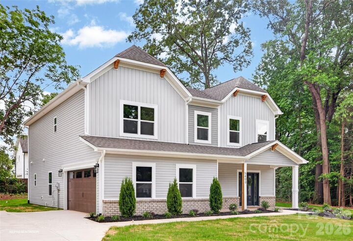Property Photo: 9006 Pinenoll Lane NC 28215