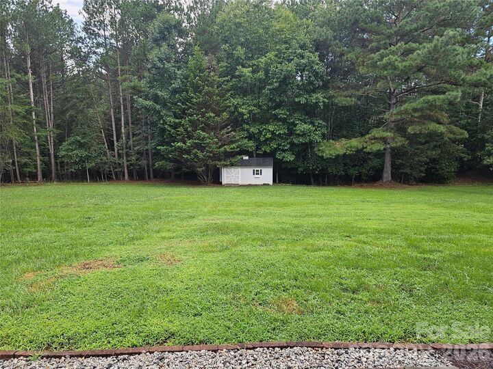 Property Photo: 306 Gardner Point Drive NC 28678