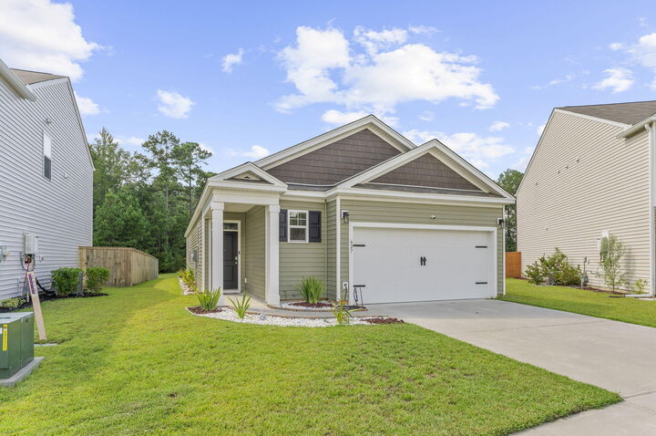 Property Photo:  627 Silver Spruce Street  SC 29486 