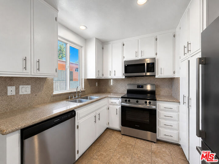 Property Photo:  1111 Euclid St, Unit 104  CA 90403 