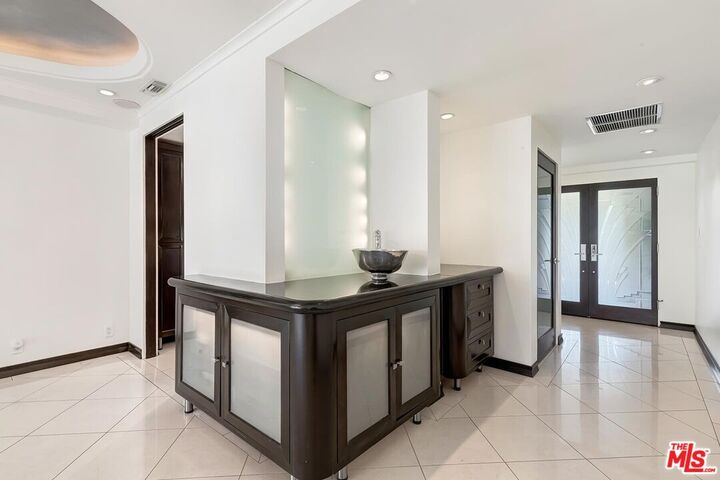 Property Photo: 801 Ocean Ave, Unit 206 CA 90403