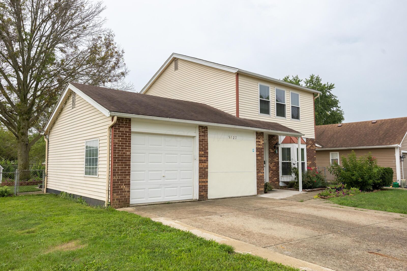 Property Photo: 5727 Chanwick Drive OH 43119