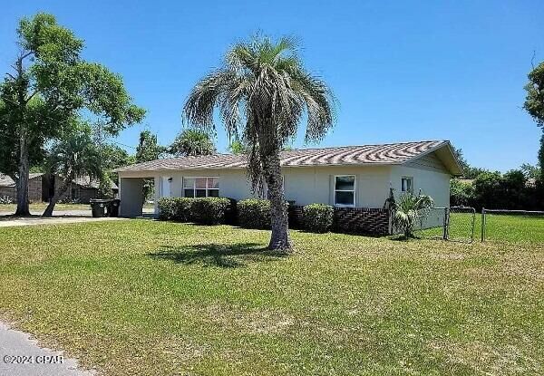 Property Photo: 301 Minnesota Avenue FL 32444