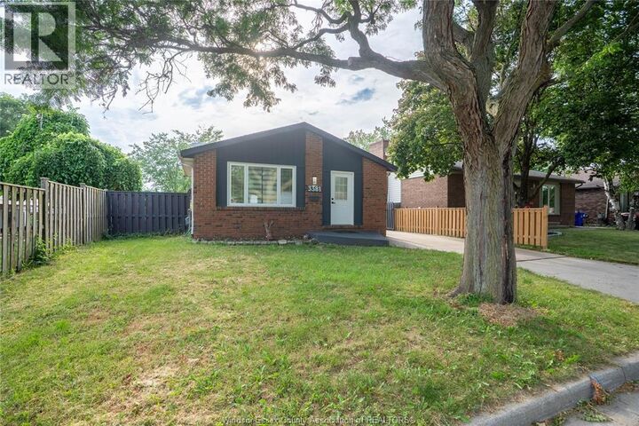 Property Photo:  3381 Pineview Crescent  ON N8R 2A6 