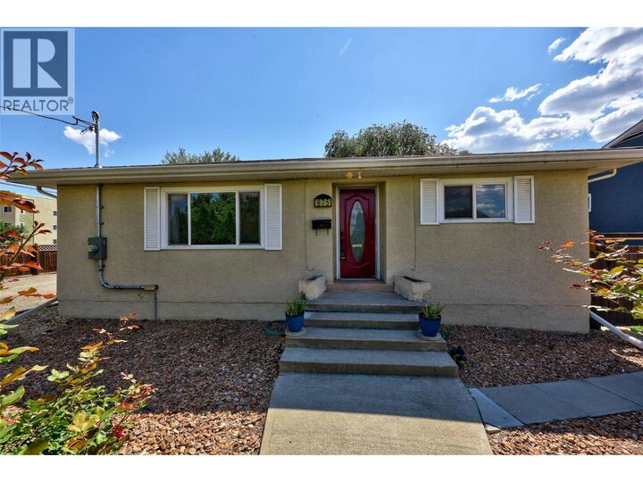 875 Surrey Avenue — photo 1