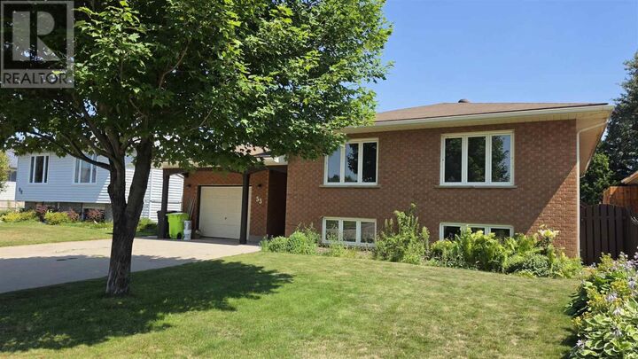 Property Photo: 53 Robin St ON P6A 5Y4