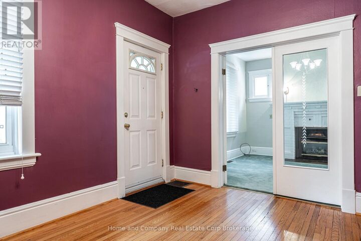 Property Photo:  216 Douglas Street  ON N5A 5P9 