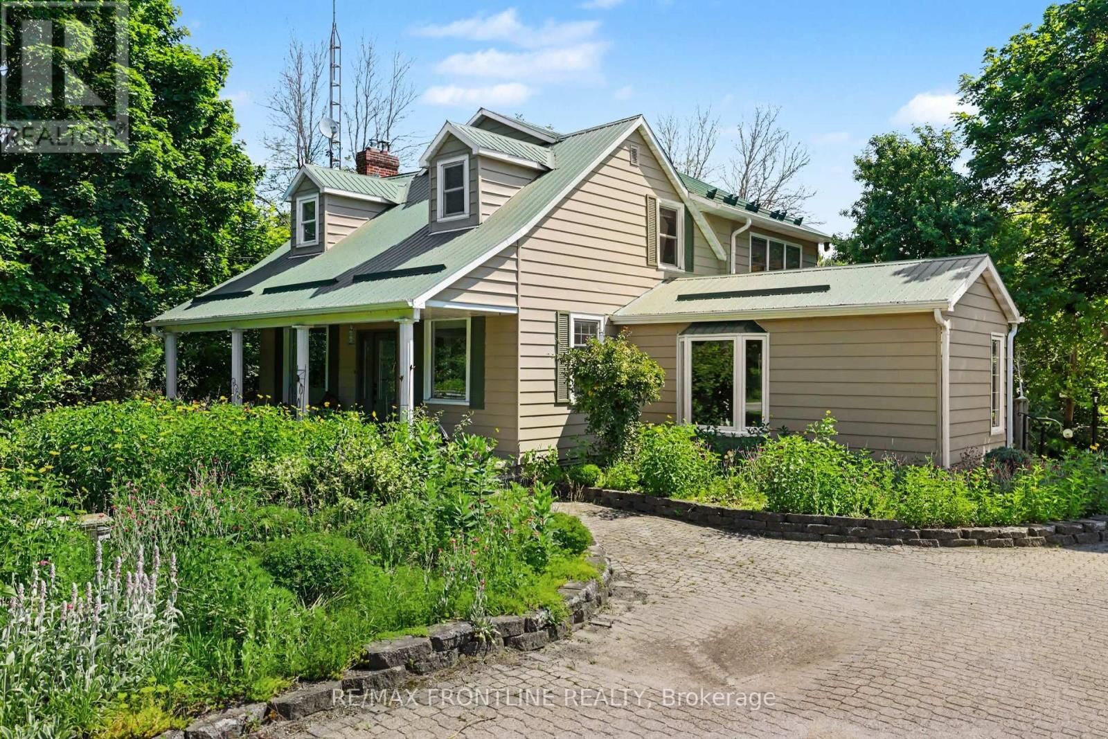 Property Photo: 506 Glen Tay Road ON K7H 3C6