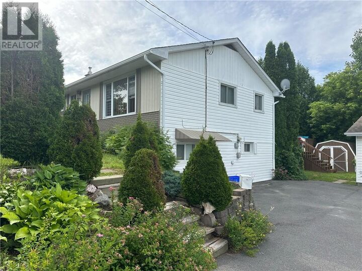 Property Photo: 3039 Hines Street ON P3B 1W5