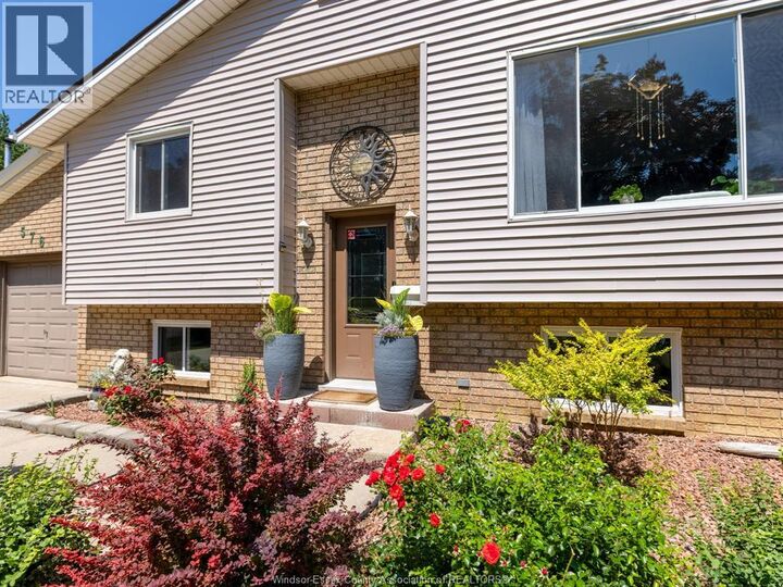 Property Photo:  576 Richmond Street  ON N9V 3T9 