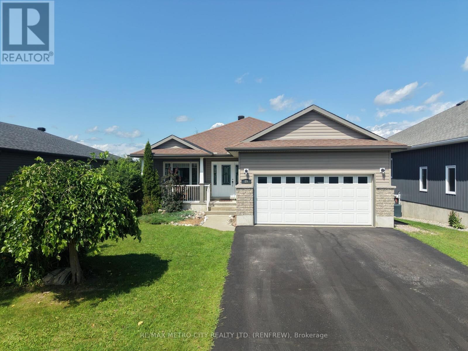 Property Photo: 89 Otteridge Drive ON K7V 0A1