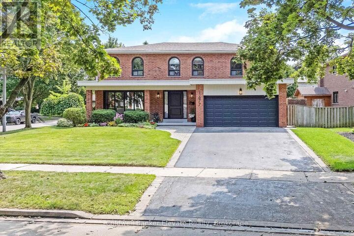 Property Photo: 1677 Sherwood Forrest Circle ON L5K 2G8