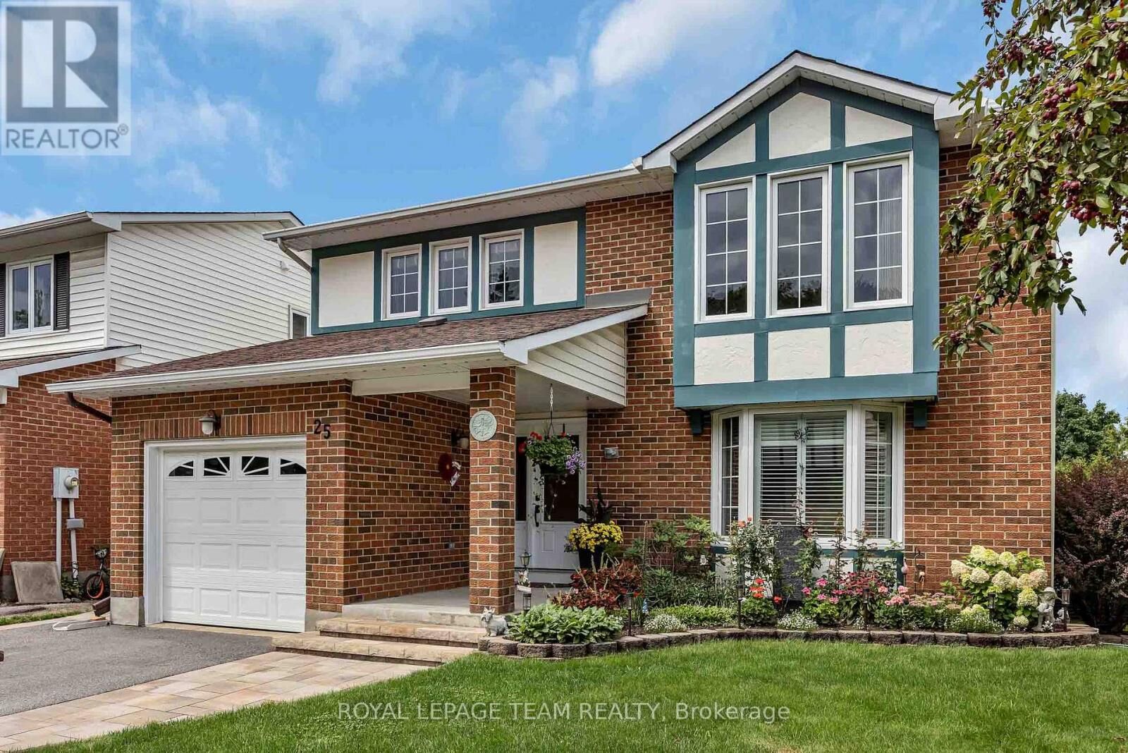 Property Photo: 25 Tamblyn Crescent ON K2L 3A5