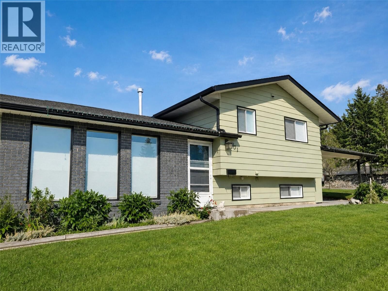 Property Photo: 1801 Mt Sinclair Avenue North BC V1C 6B8