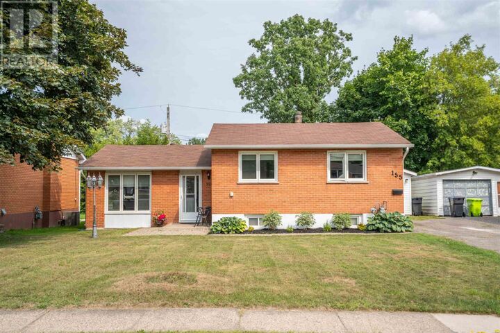 155 Meadow Park Cres — photo 1
